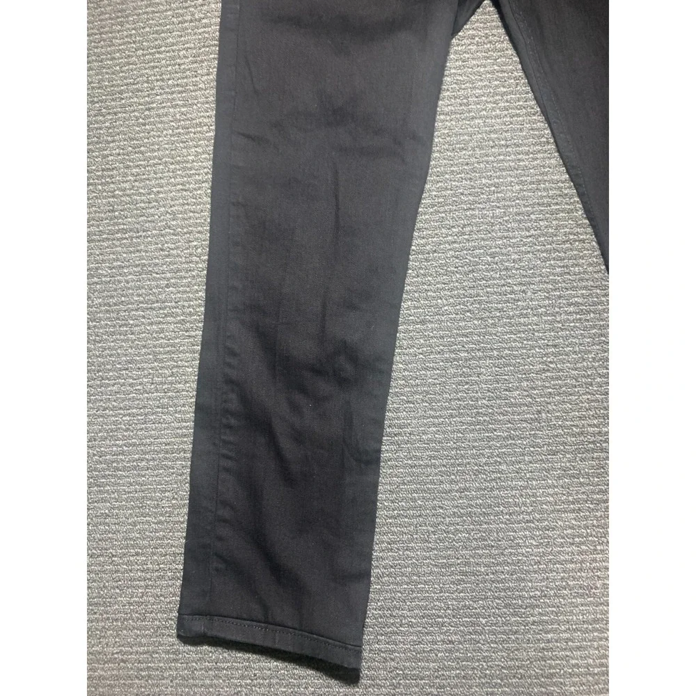 Levis this pair